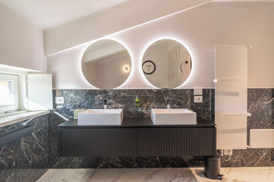 Suite | Bathroom | Slippers