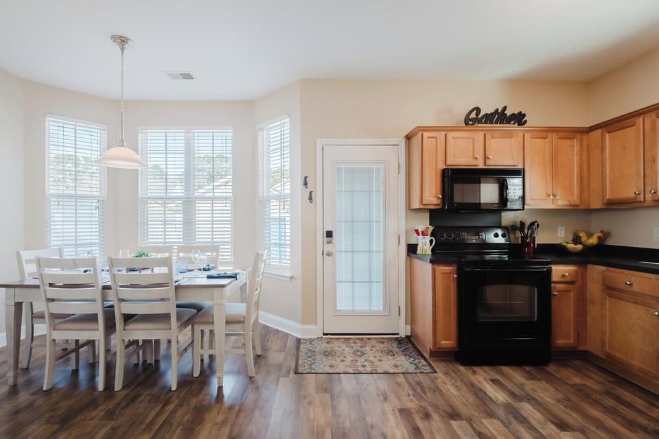 House, Multiple Beds, Patio, Garden View (Tide and Time Again) | Private kitchen