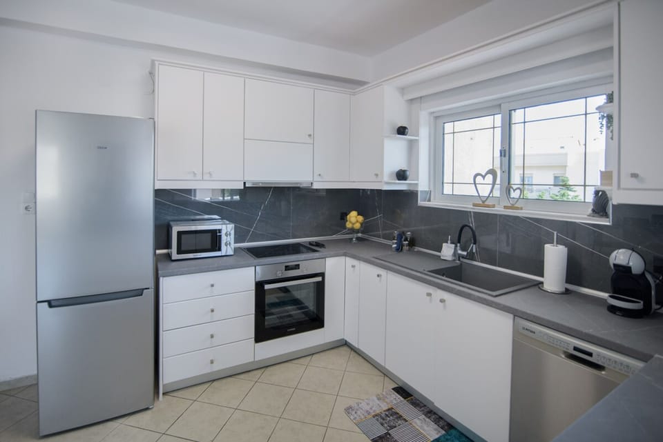 House, Smoking | 3 bedrooms, desk, soundproofing