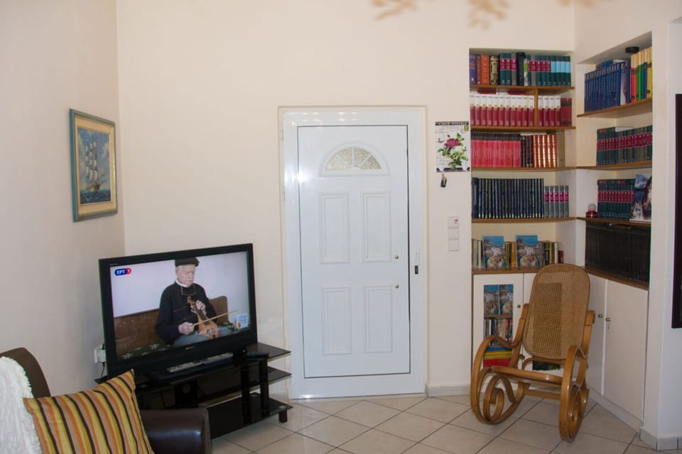 House, Smoking | 2 bedrooms, desk