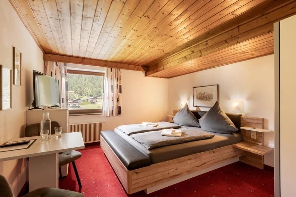 Standard Double Room | Free WiFi