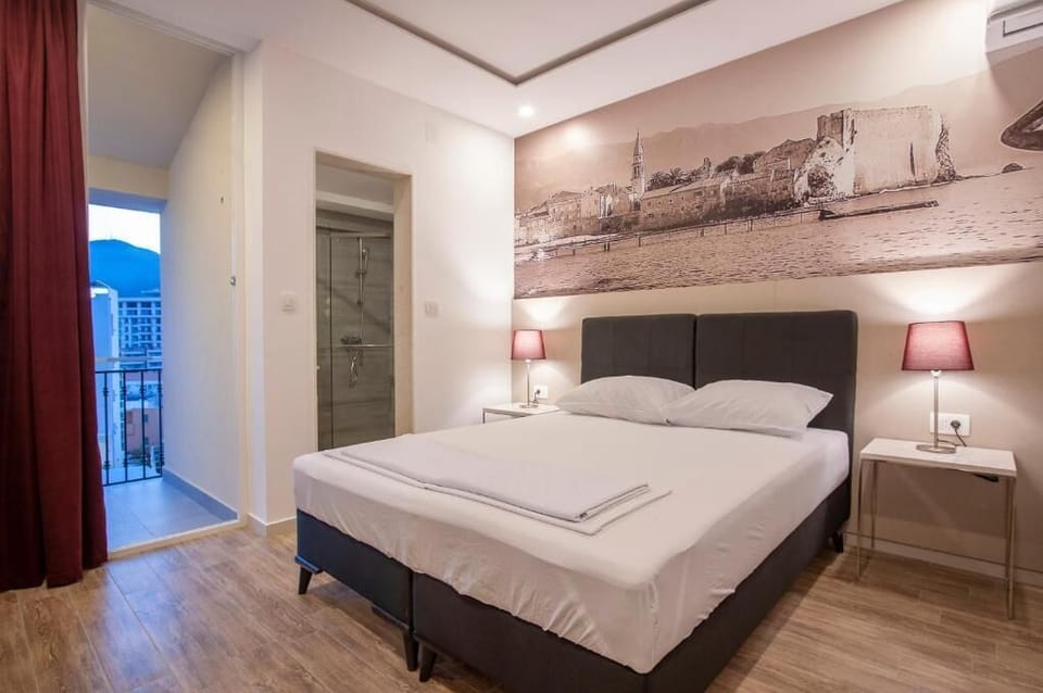 In-room safe, free WiFi