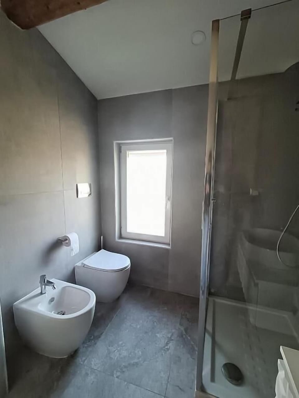 Standard Double Room, Garden View | Bathroom | Shower, free toiletries, hair dryer, bidet