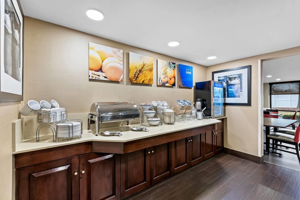 Free daily buffet breakfast