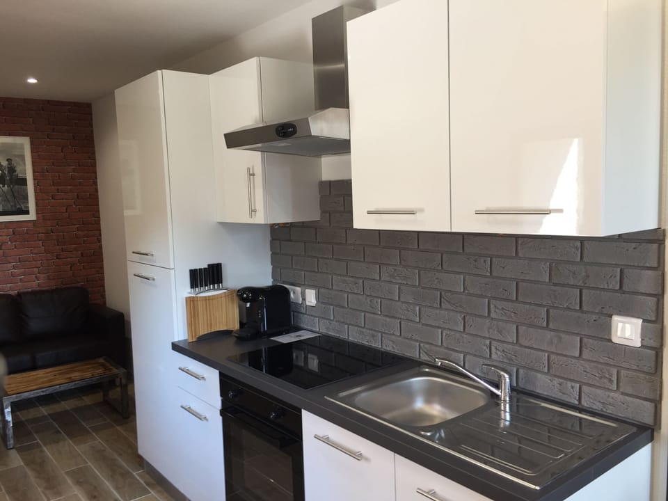 Apartment, 2 Bedrooms, Non Smoking, Kitchen | Private kitchen
