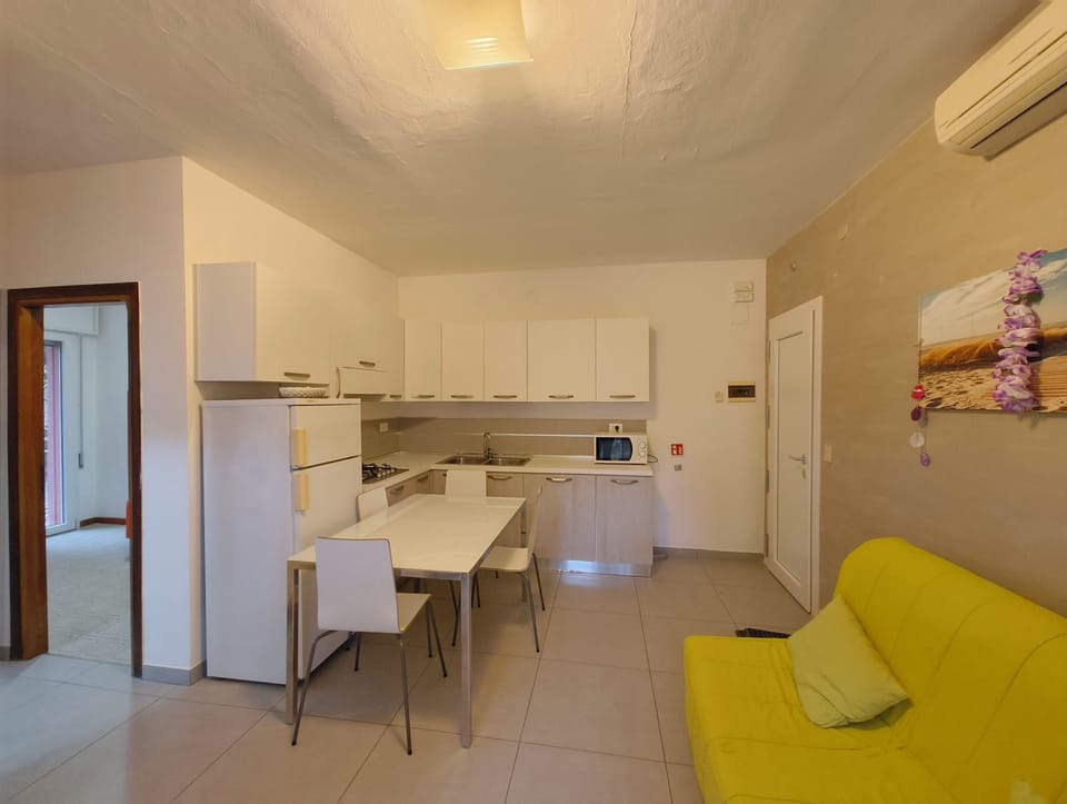 Apartment, 2 Bedrooms, Garden View | Living room