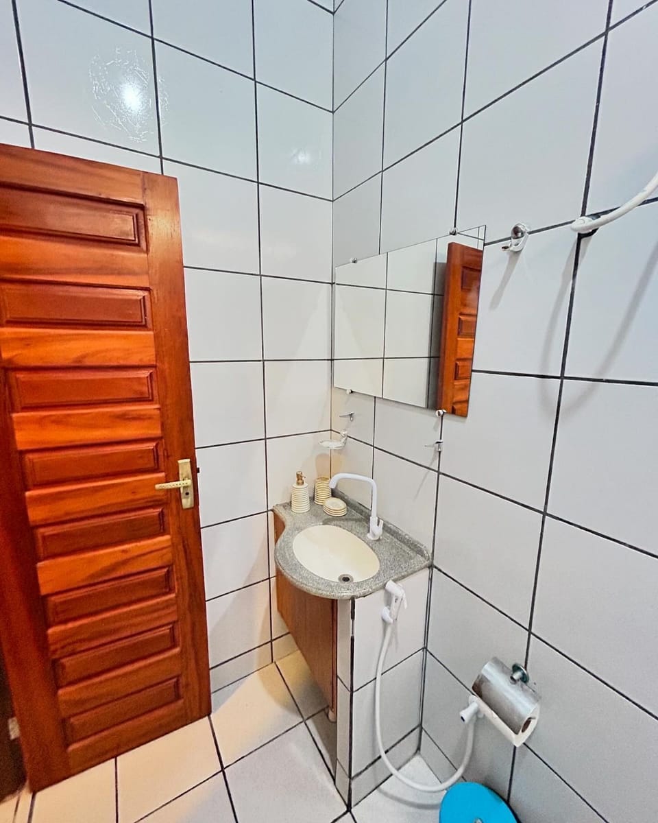 Family Suite | Bathroom | Shower, hair dryer, bidet, towels
