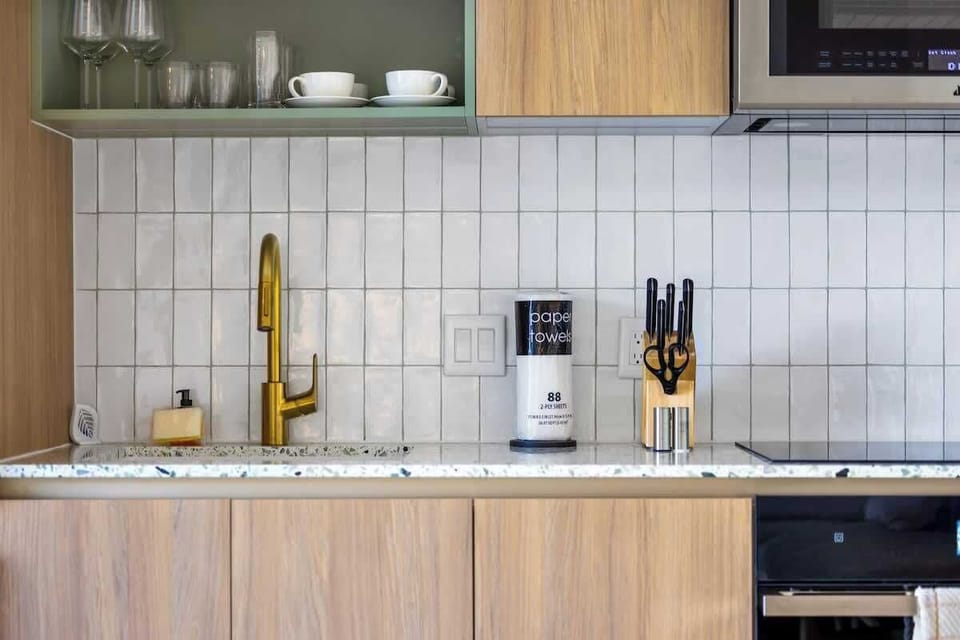 Condo, Balcony, City View | Private kitchen | Toaster, paper towels