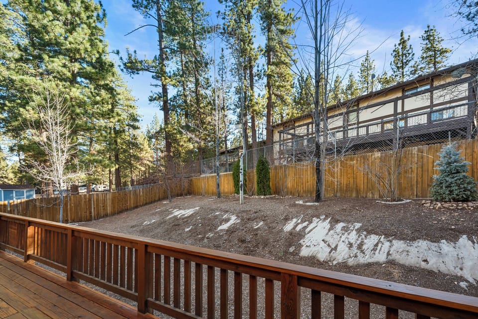 Basic House, Patio, Mountain View | Property grounds