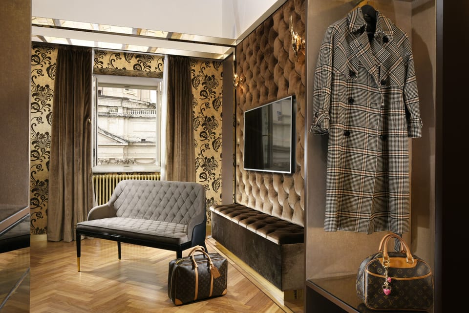 Suite, City View | Premium bedding, down comforters, memory foam beds, minibar