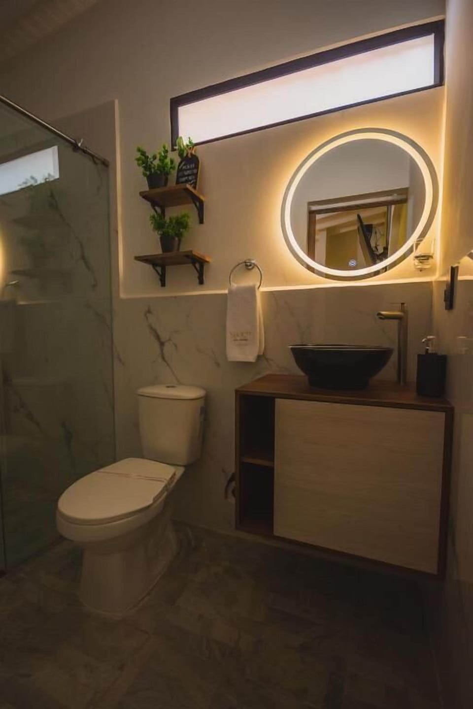 Executive Double Room | Bathroom | Shower, rainfall showerhead, towels, soap