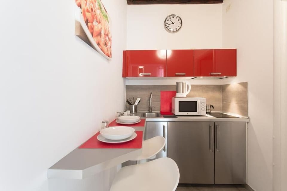Apartment, 1 Bedroom (2 guests) | Private kitchen | Fridge, microwave, coffee/tea maker, toaster