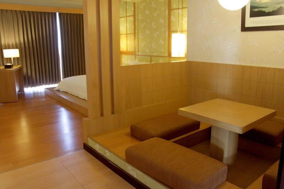 Family Suite | In-room dining