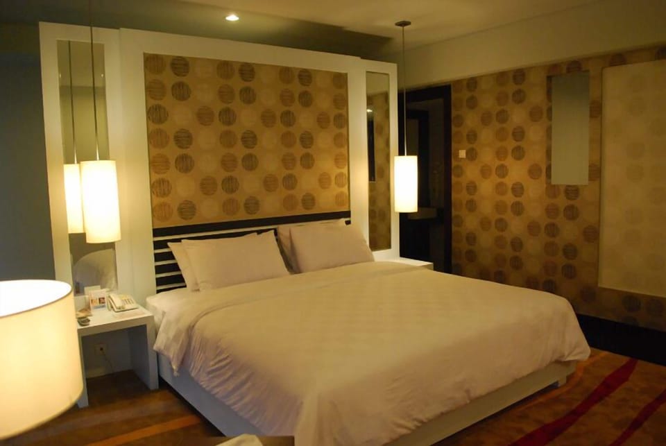Family Suite | Premium bedding, in-room safe, rollaway beds (surcharge), WiFi (free)