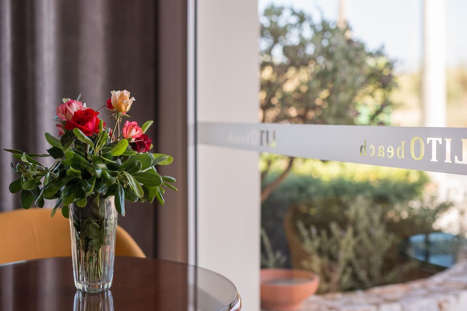 Hypo-allergenic bedding, pillowtop beds, in-room safe