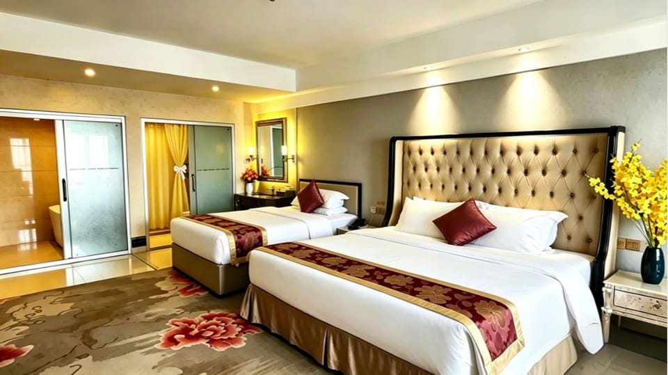 Executive Suite | Premium bedding, desk, laptop workspace, blackout drapes