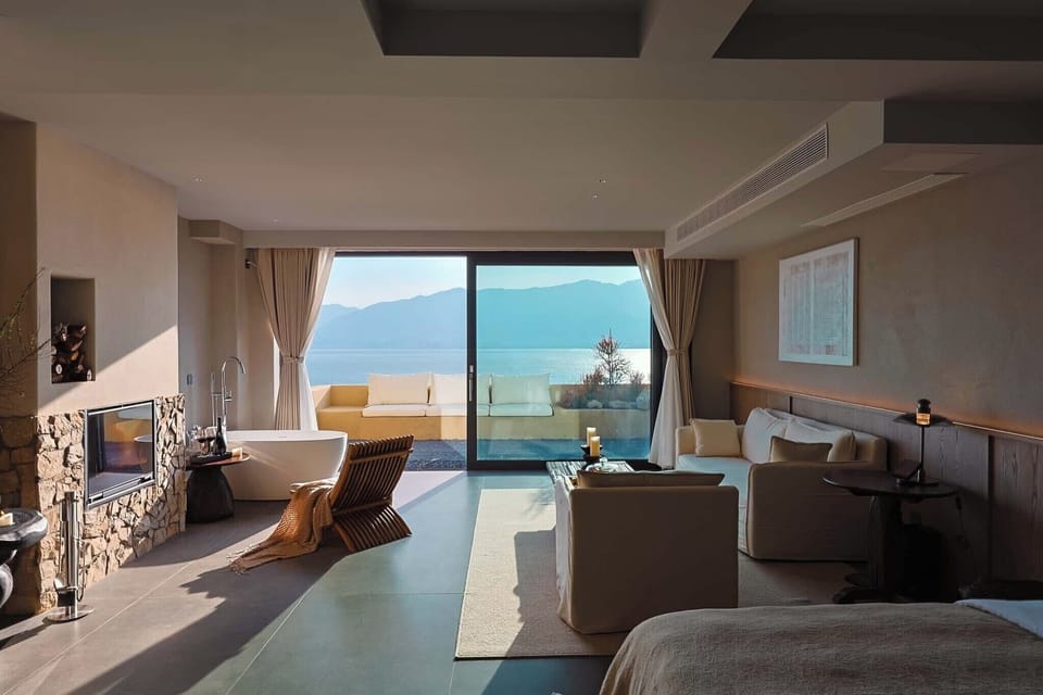 Executive Double Room, Ocean View | Desk, iron/ironing board (on request), WiFi (free), bed sheets