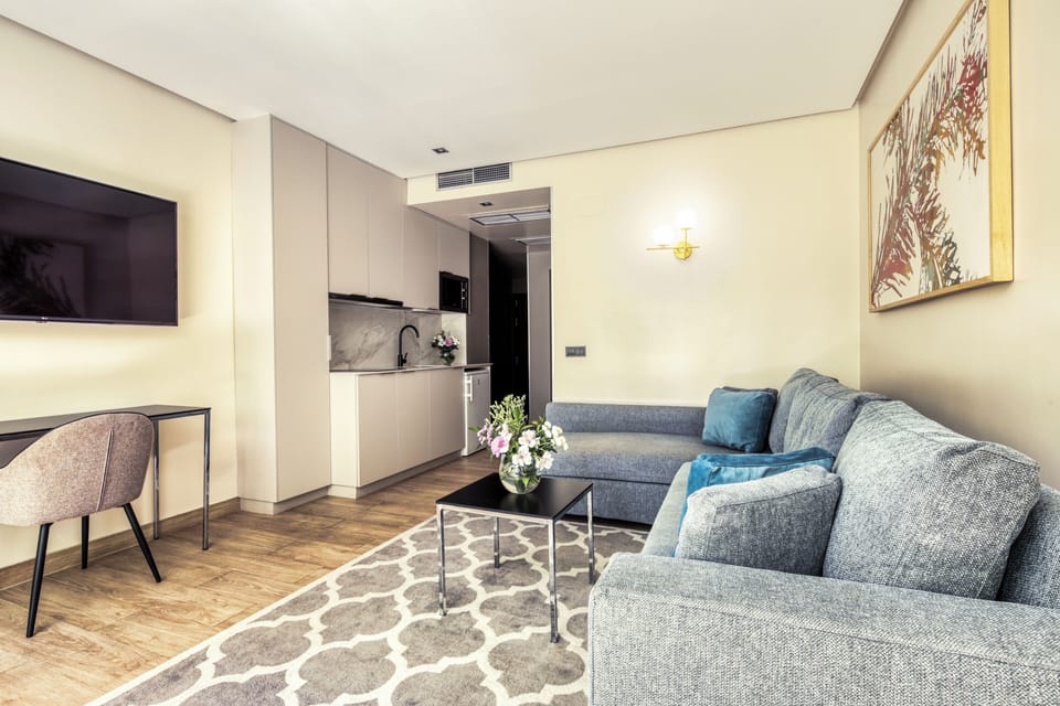 Standard Suite | Living area | 32-inch LED TV with satellite channels, TV