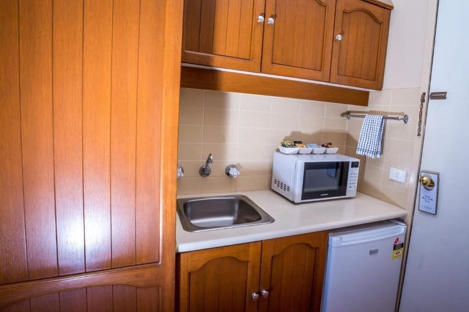 Comfort Double Room, Balcony, Garden View | Private kitchen | Mini-fridge, microwave