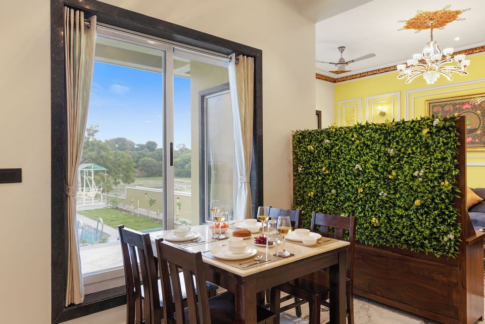 Deluxe Villa | Dining