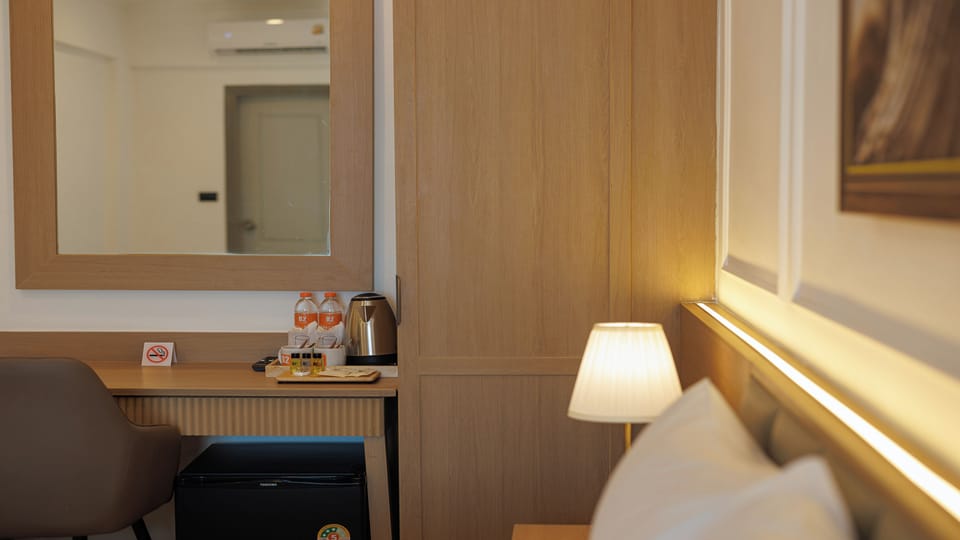 Deluxe Premier Room | Free WiFi, bed sheets