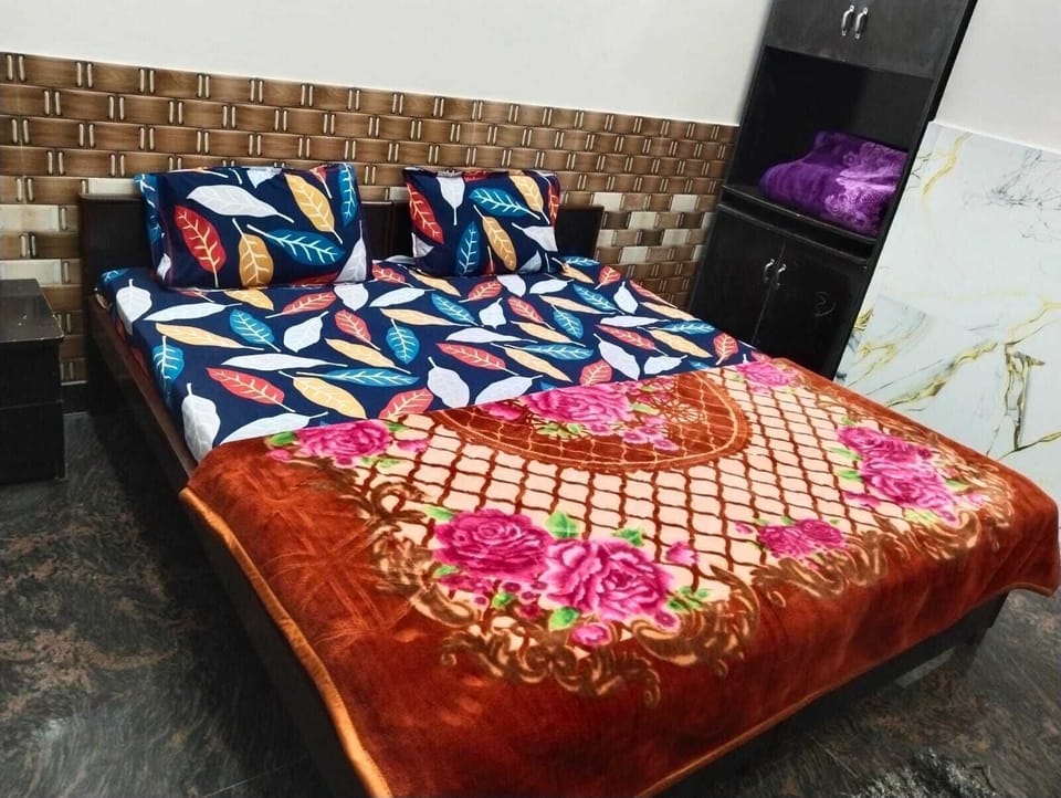 Deluxe Room | Rollaway beds, free WiFi, bed sheets