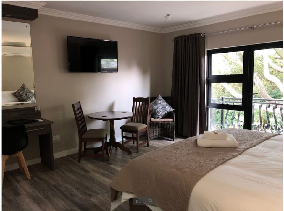 Luxury Double Room, Garden View, Garden Area | Free minibar, in-room safe, laptop workspace, blackout drapes