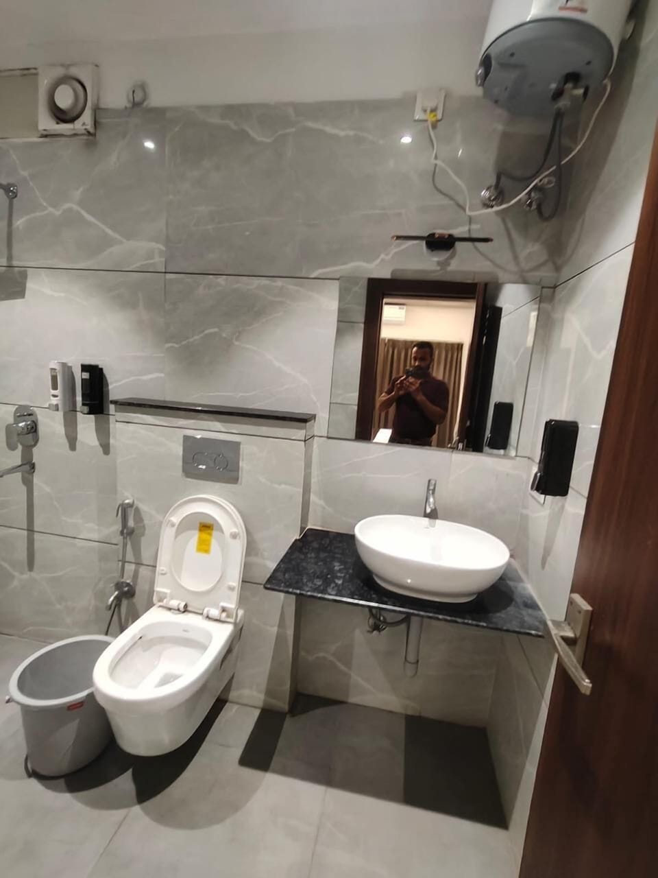 Triple Room | Bathroom | Shower, free toiletries, towels, soap