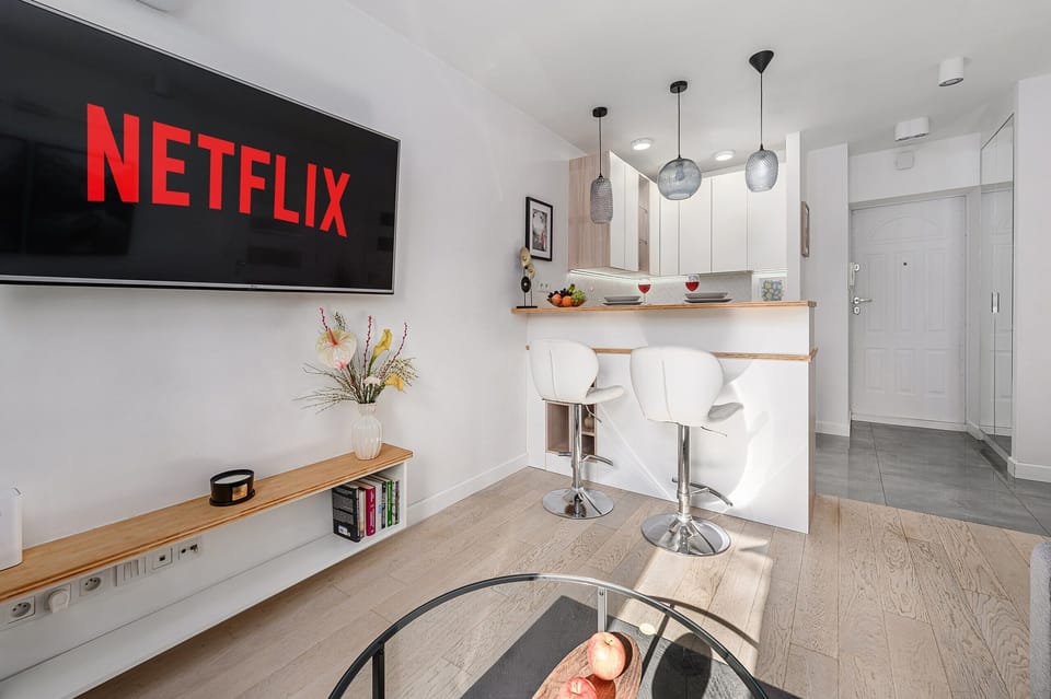 Comfort Apartment, City View | Living area | 40-inch flat-screen TV with digital channels