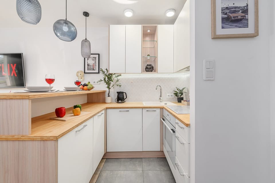 Comfort Apartment, City View | Private kitchen | Dining tables