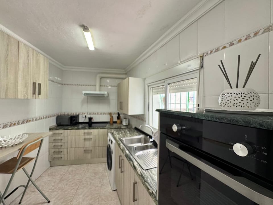Comfort Apartment, City View | Private kitchen
