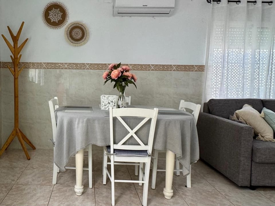 Comfort Apartment, City View | Dining