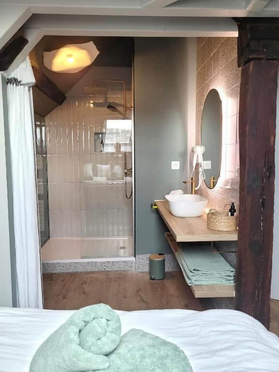 Classic Room | Bathroom