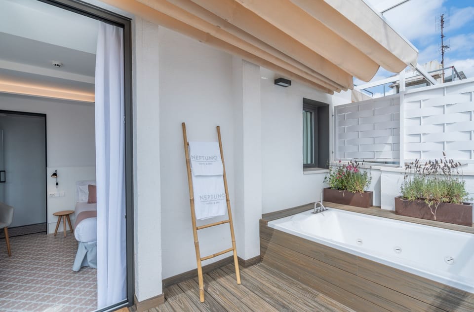 Premium Room, Terrace (Exterior Jacuzzi) | Premium bedding, in-room safe, desk, soundproofing