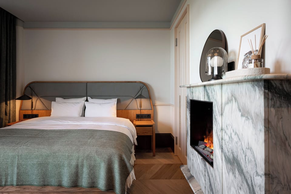 Minibar, in-room safe, iron/ironing board, bed sheets