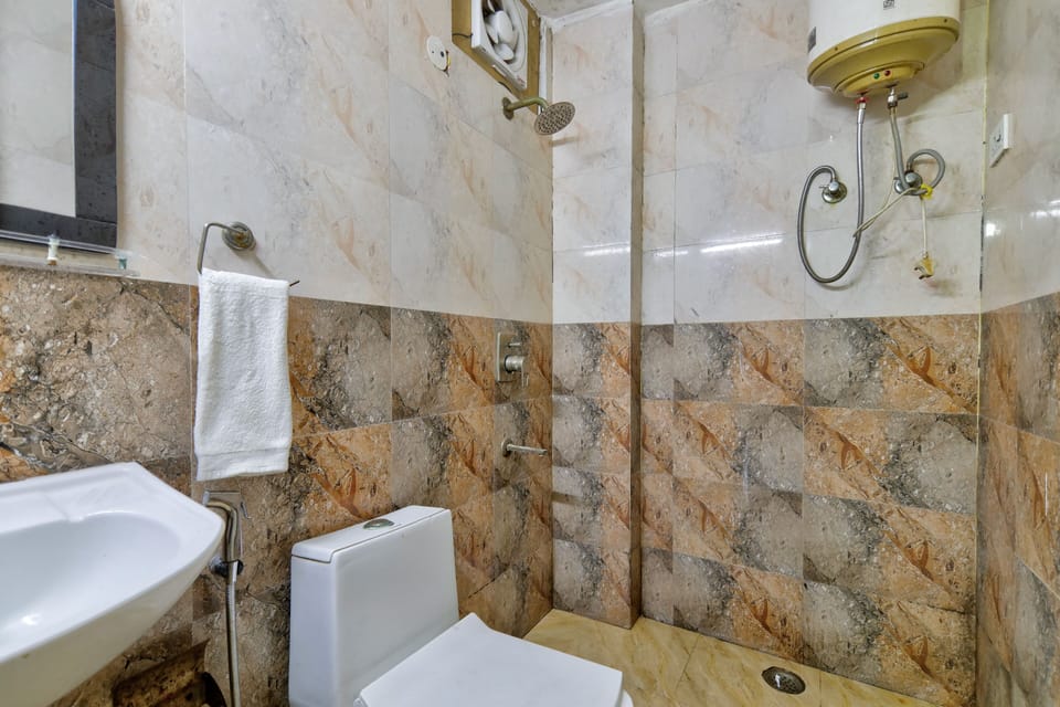 Deluxe Room | Bathroom | Slippers