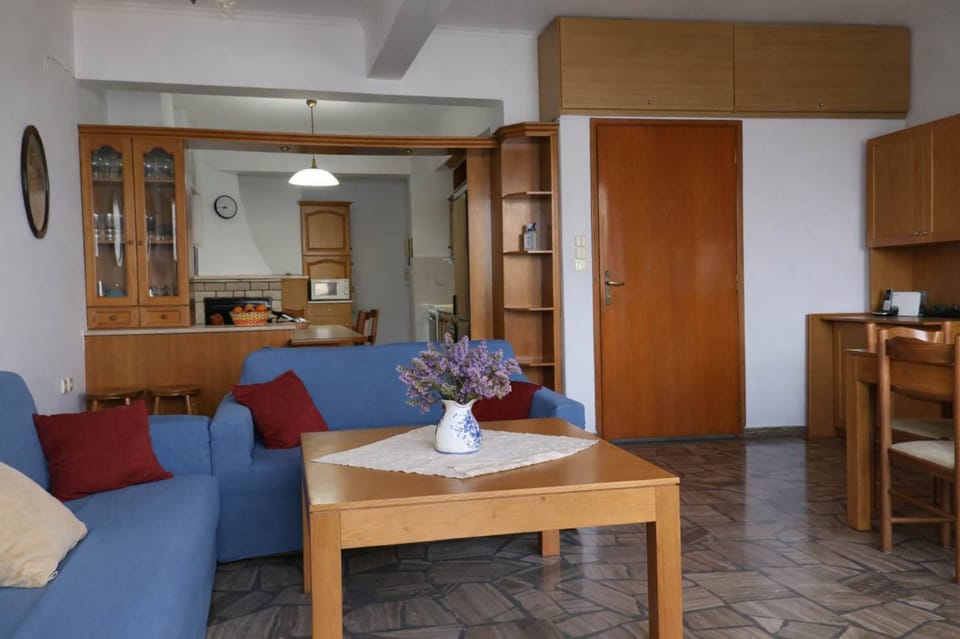 House | 3 bedrooms, desk