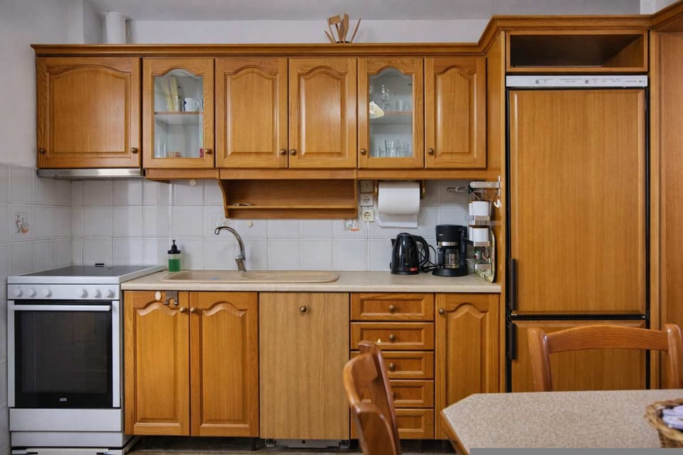 House | 3 bedrooms, desk