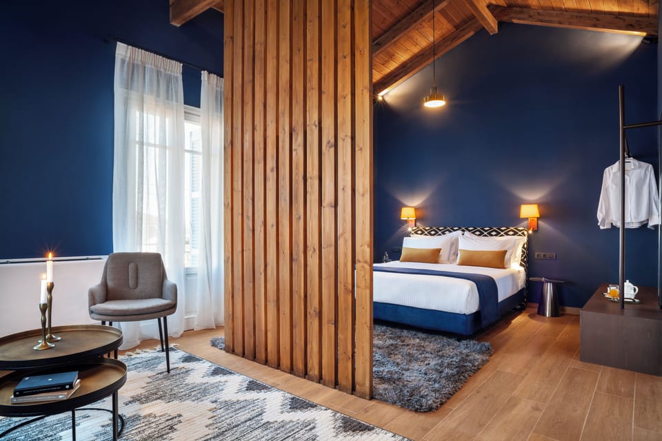 Studio Suite | Premium bedding, desk, soundproofing, free WiFi