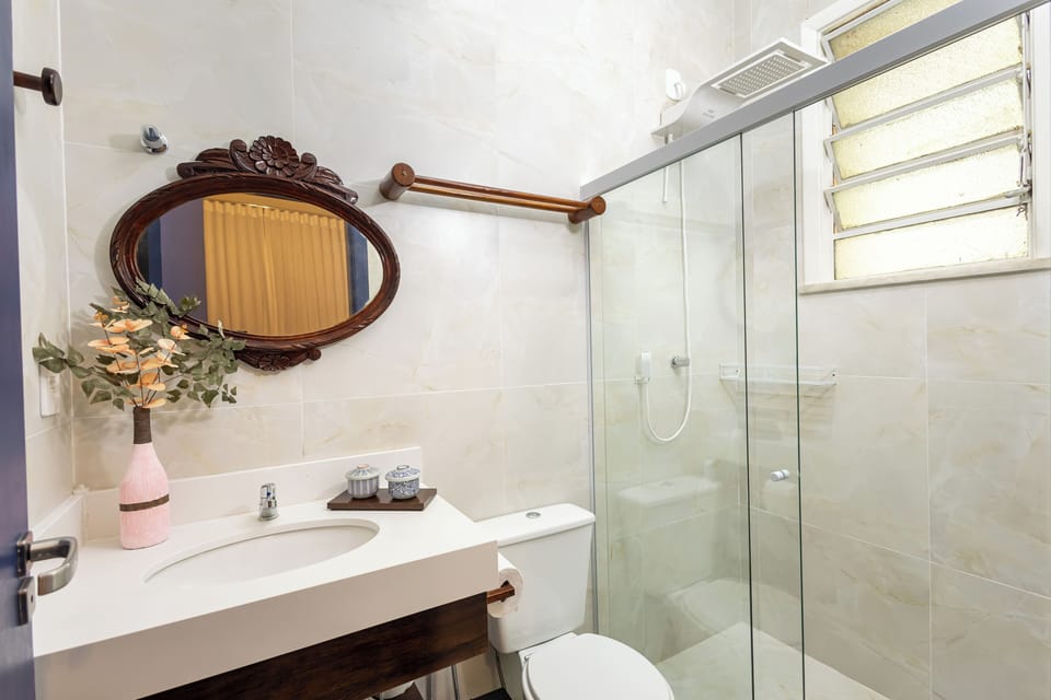 Superior Double Room | Bathroom | Shower, towels, soap, shampoo
