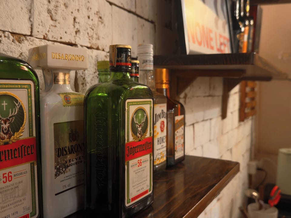 Luxury Studio Suite, City View | Food and drink