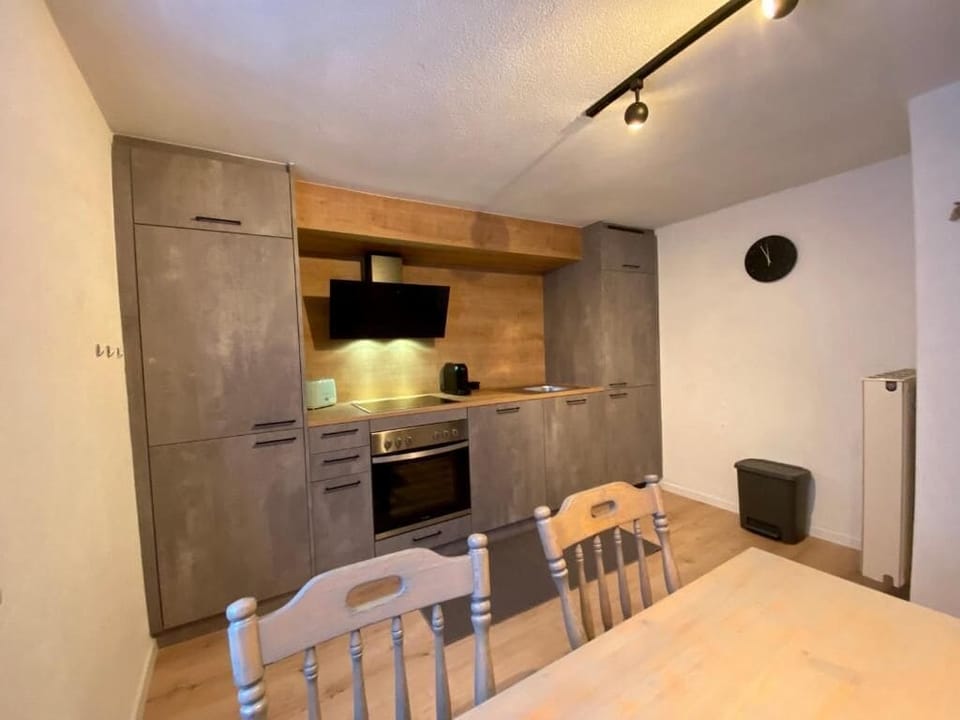 Deluxe Apartment, Balcony, Mountain View | Private kitchen | Highchair