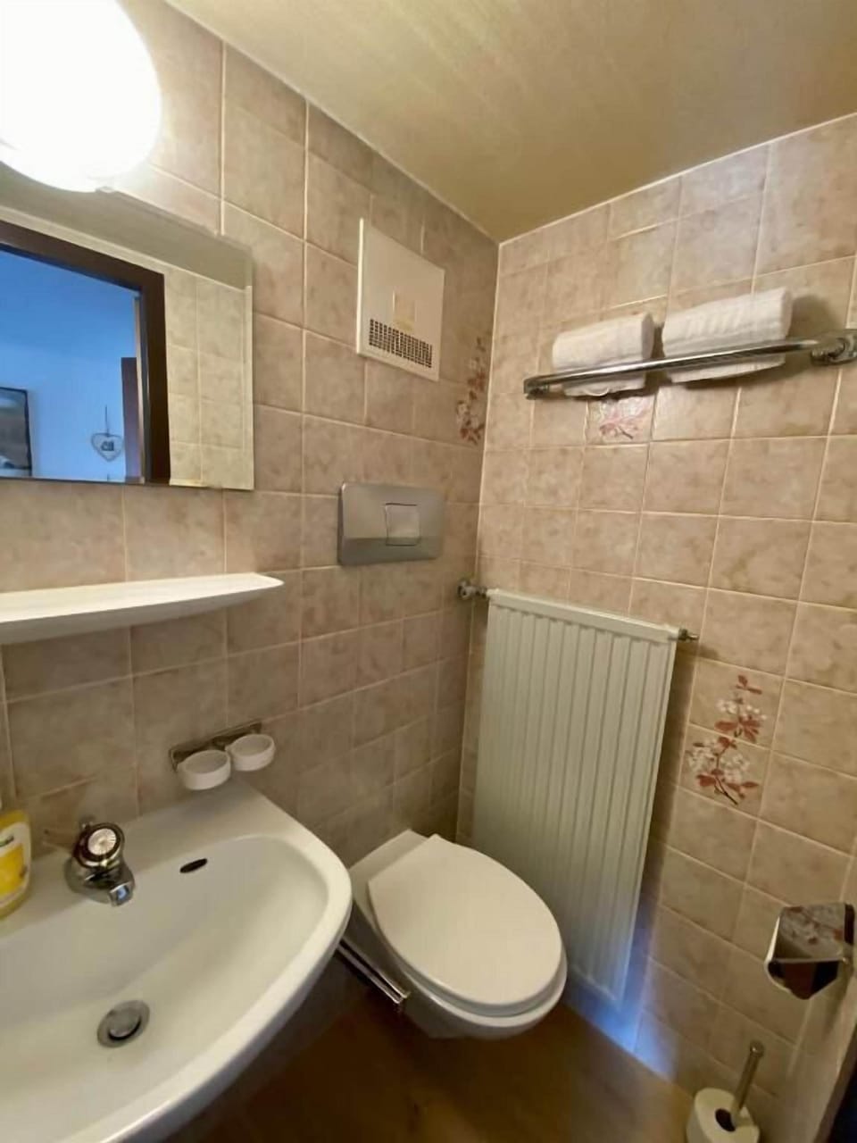 Double Room, Garden View | Bathroom | Shower, free toiletries, hair dryer, towels