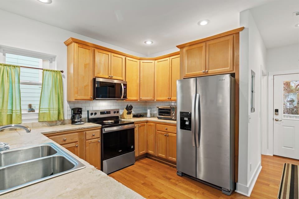 House, Multiple Beds, Patio, Garden View (66 Snapper St) | Private kitchen