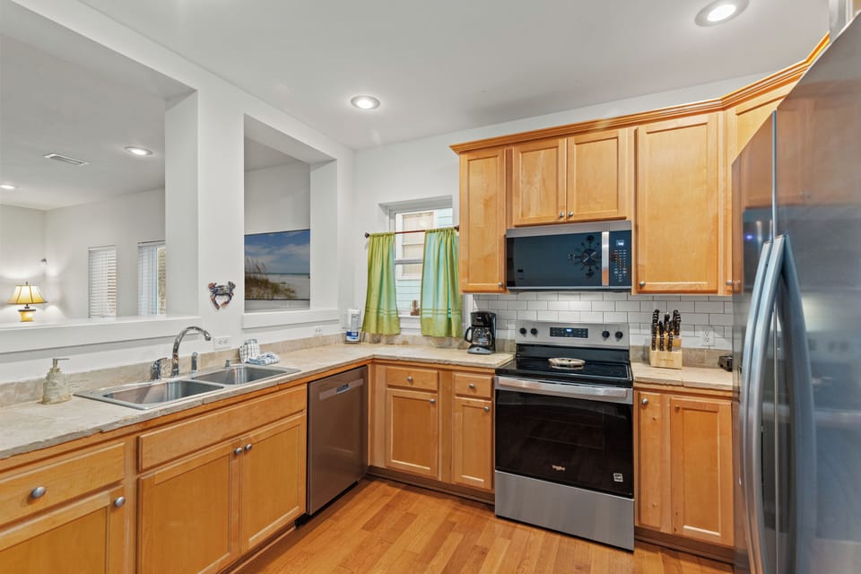 House, Multiple Beds, Patio, Garden View (66 Snapper St) | Private kitchen