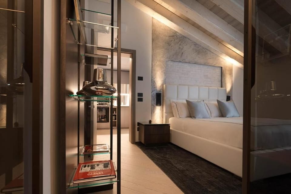 Superior Glicine | In-room safe, soundproofing, free WiFi