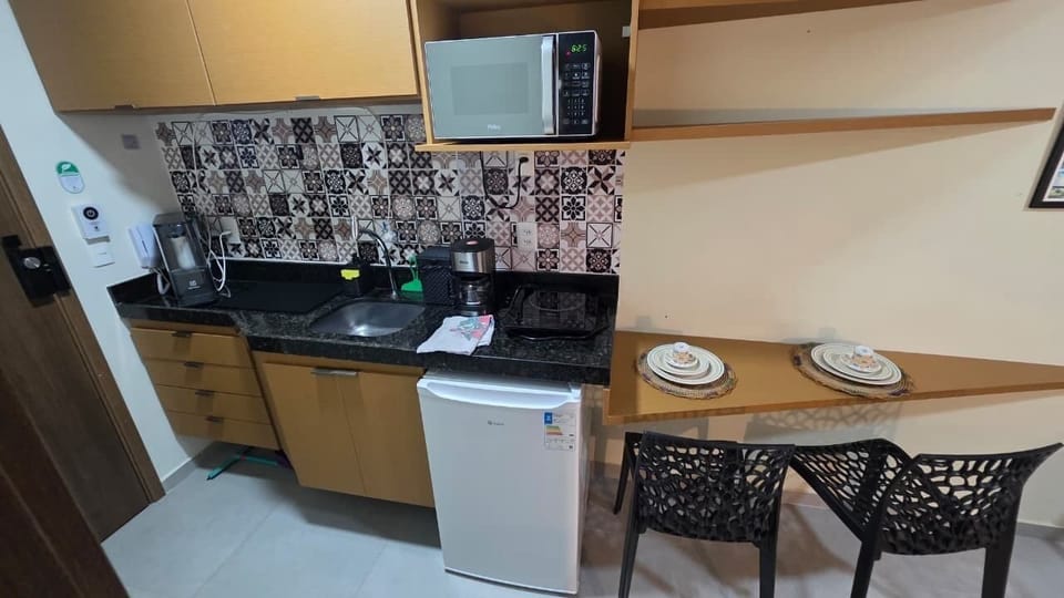 Basic Apartment | Private kitchen | Mini-fridge, microwave, stovetop, cookware/dishes/utensils