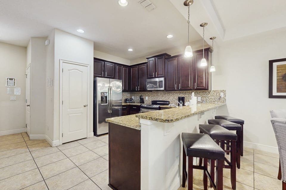 House, Multiple Beds, Hot Tub, Pool View (Mickey's Clubhouse - The Fountains) | Private kitchen