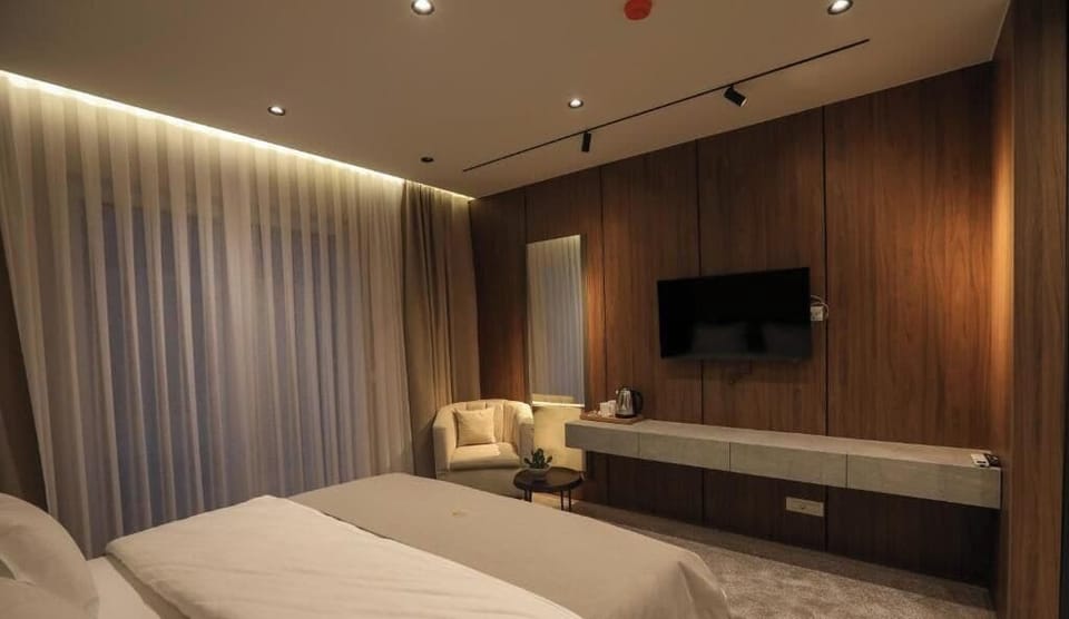 Deluxe Double Room, Balcony, Garden View | In-room safe, blackout drapes, soundproofing, WiFi (free)