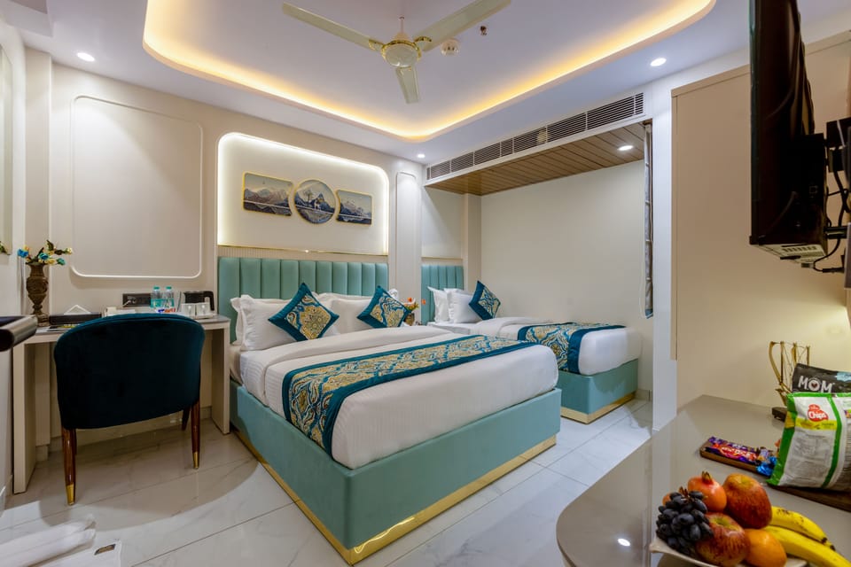 Luxury Triple Room | In-room safe, desk, laptop workspace, blackout drapes
